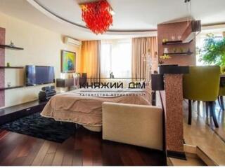 Здам квартиру після дорогого ремонту. Велика простора студія. Є всі ..
