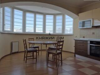 Продаж 3 кімнатна квартира в Голосіївському районі, вул. ...
