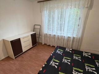 Продам квартиру 46.5 кв. м., 1/5, ул. Ген. Бочарова/Жолио Кюри.