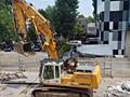 Demolari mecanizate, eсxavator pentru demolari, demolarea cladirilor