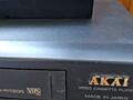 Видеомагнитофон AKAI (Япония) кассетный.