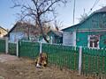 Casă veche din but (piatră cu lut) fără reparație pe lot 8 ari.