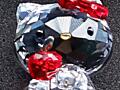 Котёнок Swarovski за пол цены! При попадании на него солнечных лучей-в