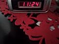 Часы электронные (красные цифры) с будильником и FM radio. Торг.