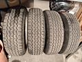 Шины б/у на докат-200р. /шт., колпаки декоративные ВАЗ, 50 руб. /шт.