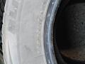 Продам зимнюю резину 235/65R17 Bridgestone