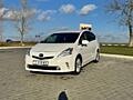 Toyota Prius V отличный экономичный