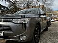 Vînd Mitsubishi Outlander phev 2014,,4x4