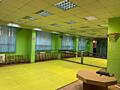 Продам фасадное помещение 370 кв.м два входа Сахарова