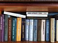 Продам художественную лит-ру, словари, справочники и много других книг