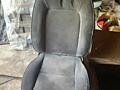 Водительское и пассажирское сиденье toyota avensis