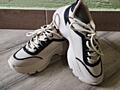 Классные новые кроссовки.