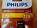 Это карта памяти microSDXC Philips Ultra Pro на 128 GB с адаптером