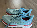 Продам кроссовки HOKA