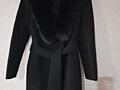 Продается пальто. Цвет чёрный, натуральный мех