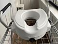 Насадка на унитаз с поручнями для пожилых и инвалидов