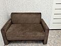 Продам компактный и универсальный диван.