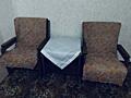Продаю 2 кресла и столик