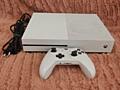 Продам Xbox one s 1 tb в хорошем состоянии!