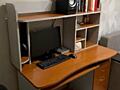 Компьютерный стол со встроенной тумбой и полками