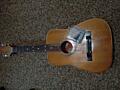 Продается гитара, в не очень хорошем состоянии, для начала новичкам!