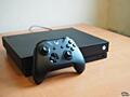 Продам Xbox one x в хорошем состоянии 1 тб торг уместен!