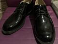 Продам черные лакированные туфли на шнуровке