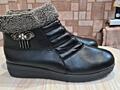 Продам женские ботинки