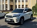 Toyota Highlander Limited Platinum 2019 год, гибрид.