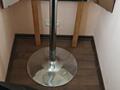 Стеклянный столик, высота 1 м, Б/у стекло съёмное, крепится на