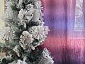 Продам ёлку с искусственным напыление под "снег" 150см высота.