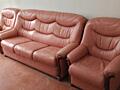Кожаный диван + 2 кресла