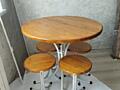 Продаю стол и табуретки