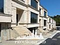 Vă propunem spre vânzare acest townhouse în2 nivele, amplasat în ...