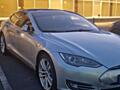 Tesla Model S 85 (2013) — Бесплатные путешествия и драйв!