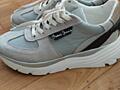 Продам женские кроссовки