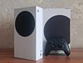 Xbox Series S + два геймпада