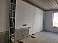 Просторная однокомнатная квартира площадью 55 м² расположена в уютном 