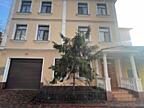 Отдельностоящее трехэтажное фасадное здание в Центре!